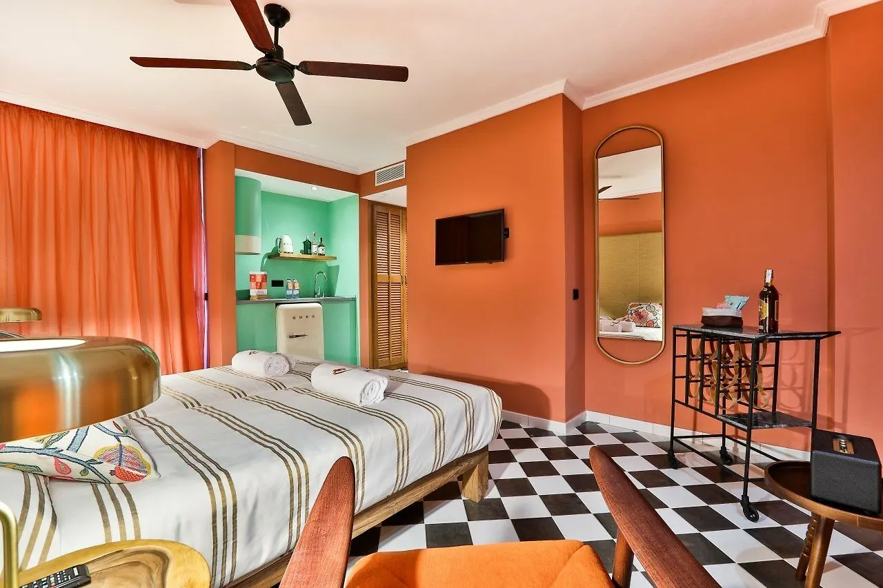Hotel Cubanito Ibiza San Antonio Abad 4*,